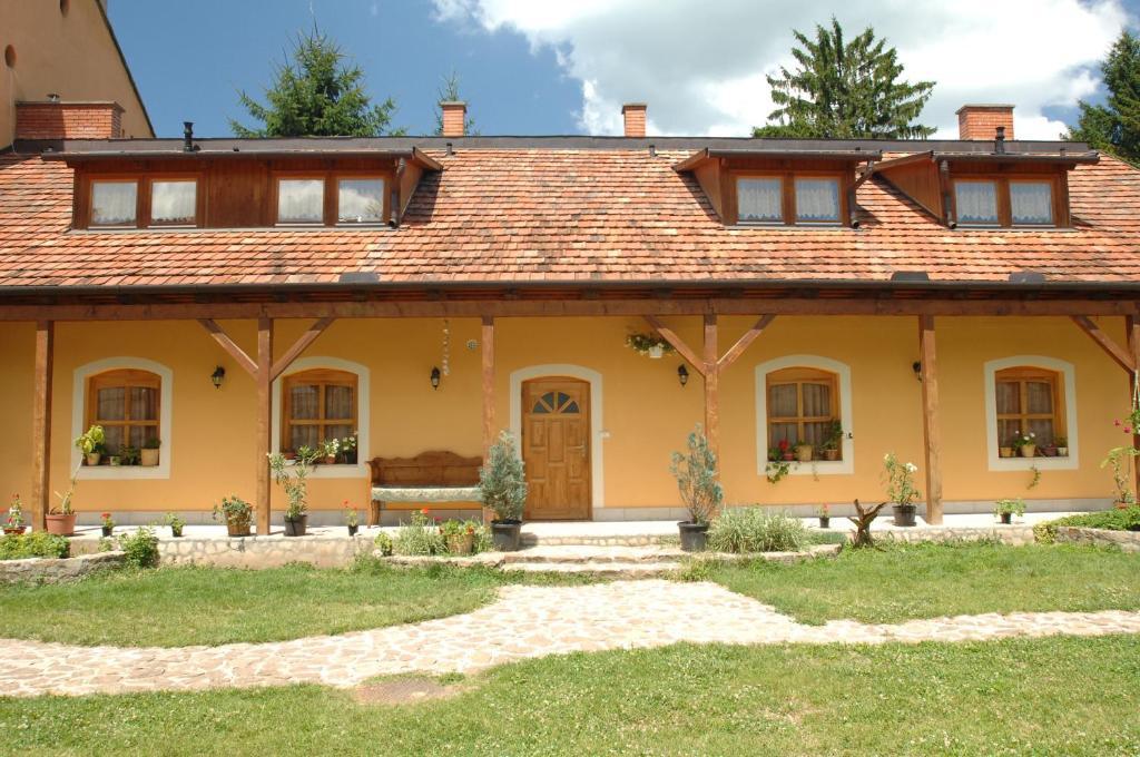 Eletfa Vendeghaz Hotel Eger Exterior photo