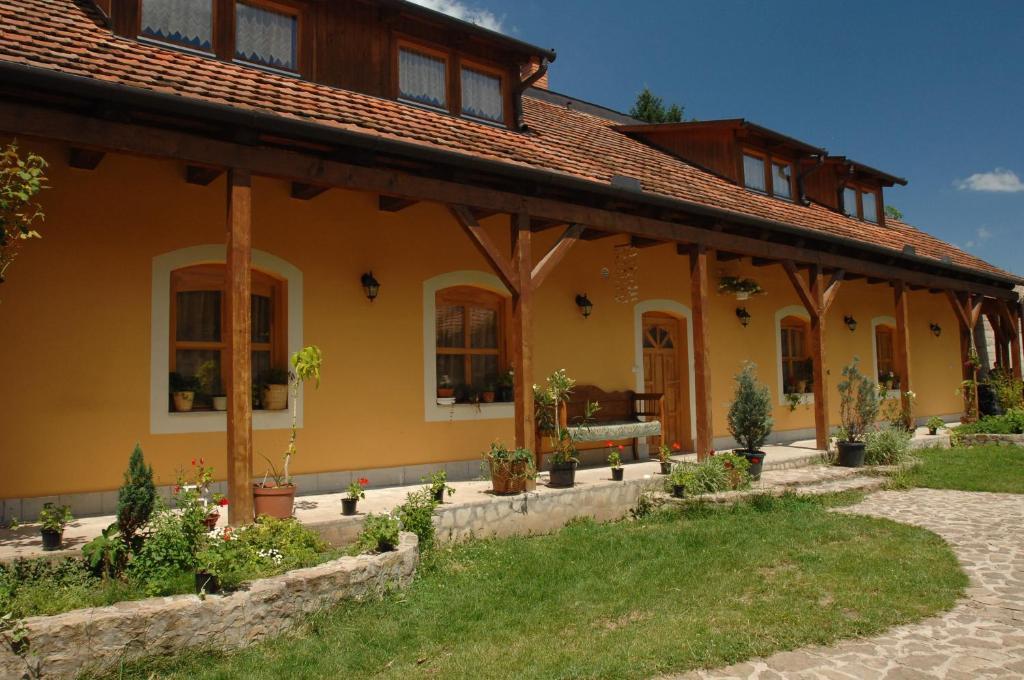 Eletfa Vendeghaz Hotel Eger Exterior photo